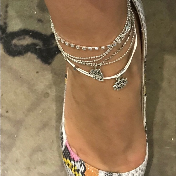 Multilayered Crystal Anklet - Picture 2 of 5